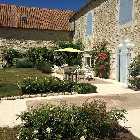 Les Clos Bleus Neuville-de-Poitou Екстер'єр фото