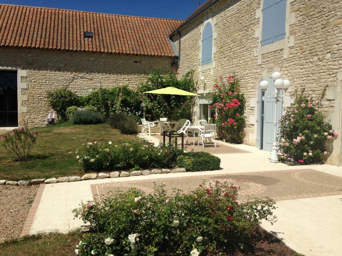 Les Clos Bleus Neuville-de-Poitou Екстер'єр фото
