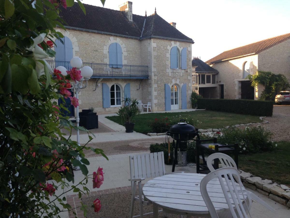 Les Clos Bleus Neuville-de-Poitou Екстер'єр фото