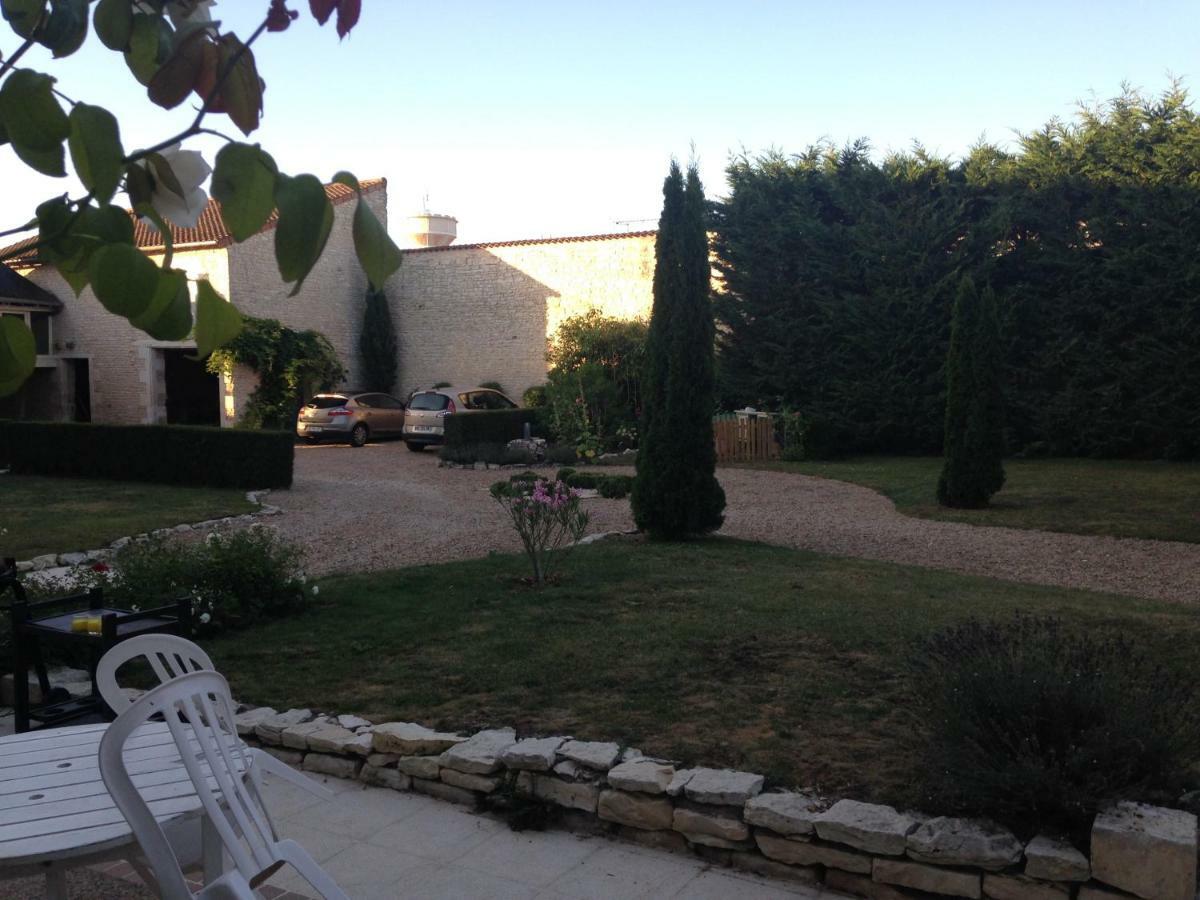 Les Clos Bleus Neuville-de-Poitou Екстер'єр фото