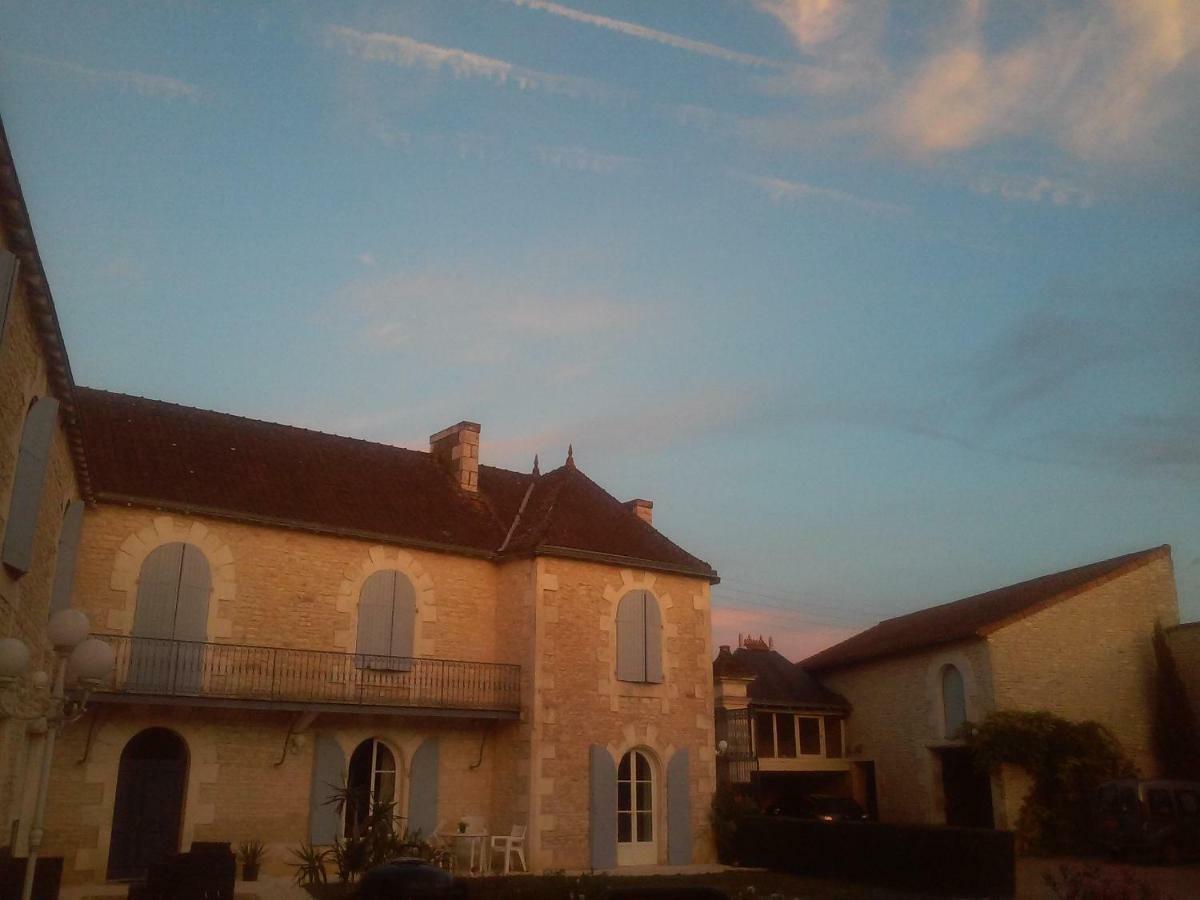 Les Clos Bleus Neuville-de-Poitou Екстер'єр фото